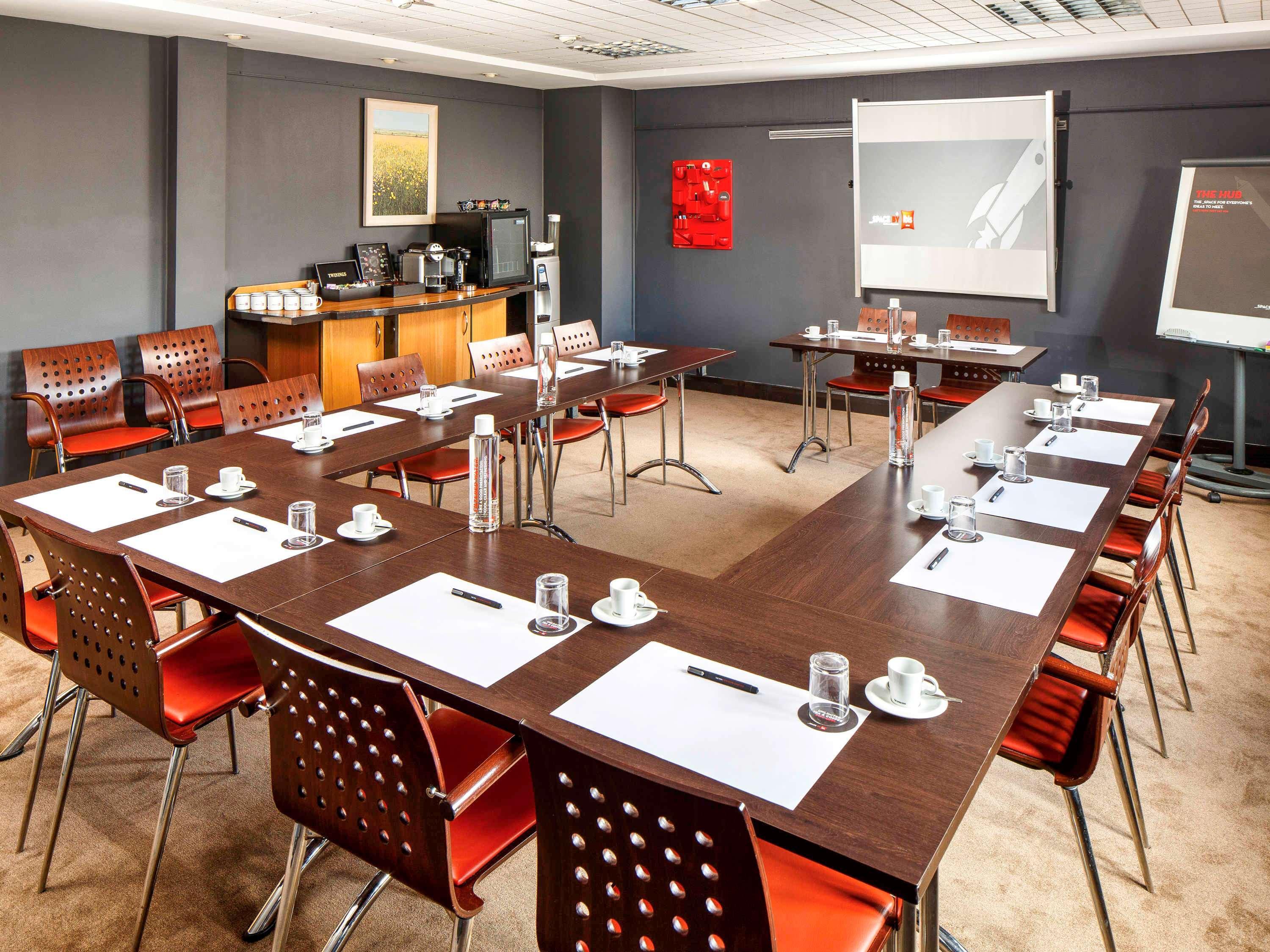 Ibis Wellingborough Hotel Eksteriør billede